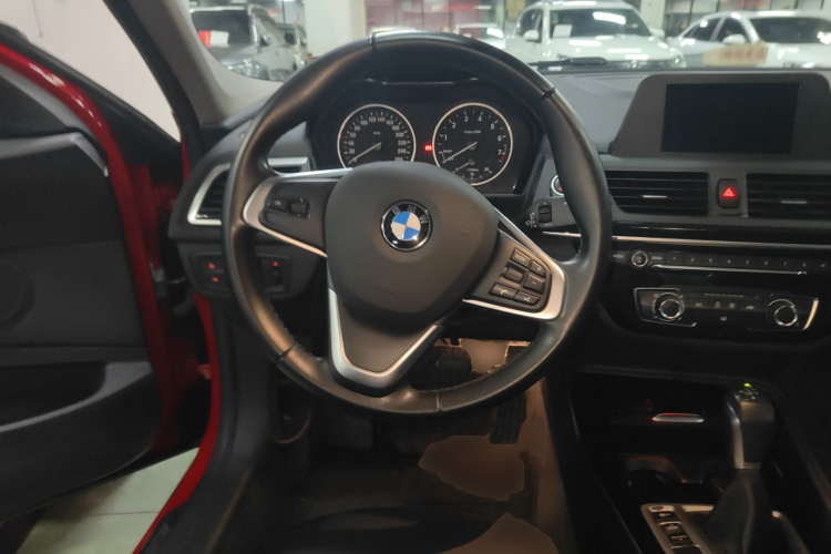 宝马1系 2017款 118i 运动型中控内饰13