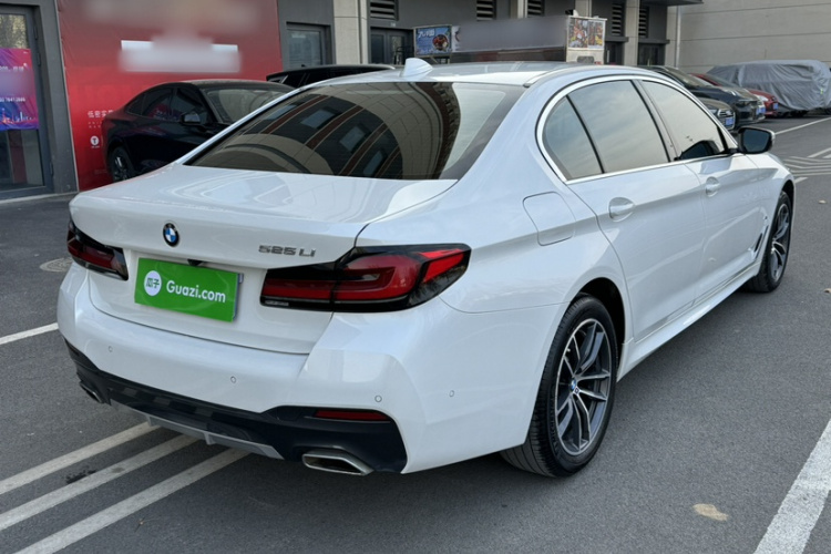 宝马5系 2022款 改款二 525Li M运动套装车身外观6003