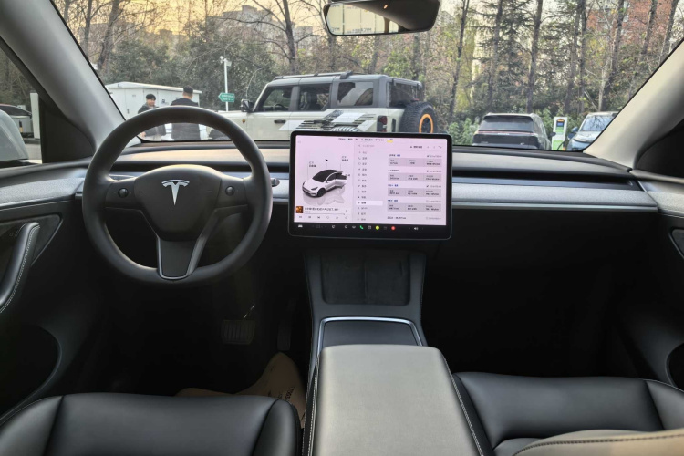特斯拉 Model Y 2023款 后轮驱动版中控内饰7003