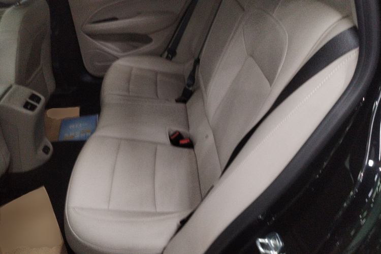 别克 君威 2021款 552T 精英型中控内饰21