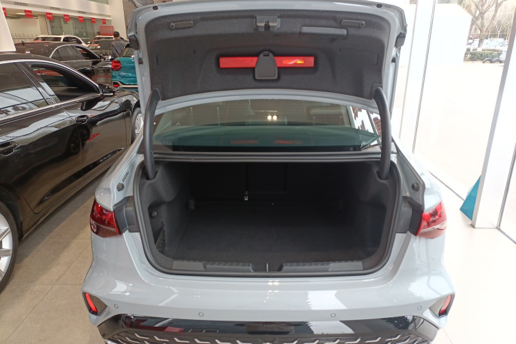 奥迪A3 2025款 A3L Limousine 35TFSI 飞驰尊享型机舱底盘23