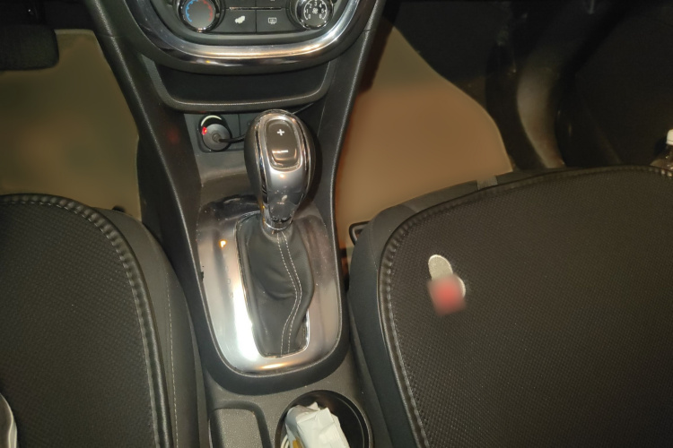 别克 昂科拉 2013款 1.4T 自动两驱精英型局部细节18