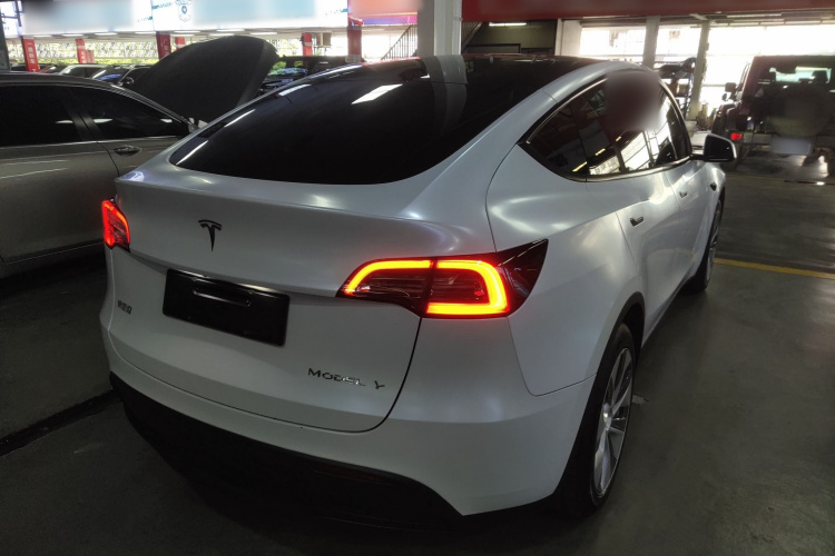 特斯拉 Model Y 2022款 改款 后轮驱动版车身外观7