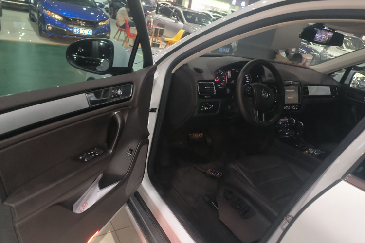 大众 途锐  3.0TSI 标配型中控内饰20