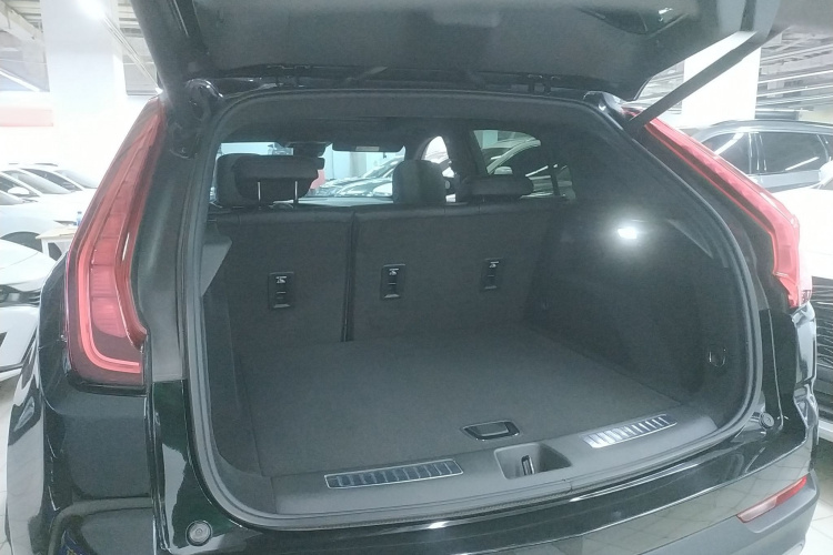 凯迪拉克XT4 2023款 28T 两驱豪华型机舱底盘23