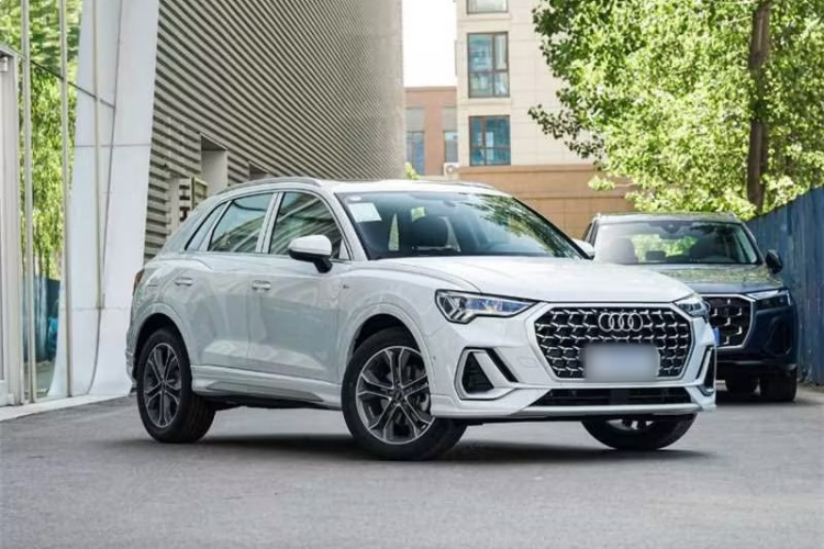 奥迪Q3 2025款 quattro 45周年典藏版 40TFSI 时尚动感型车身外观6002