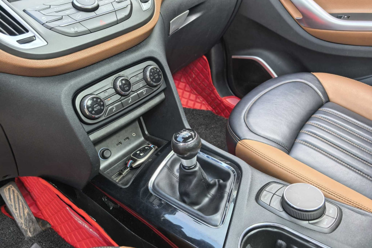东南DX7 2015款 1.5T 手动尊贵型中控内饰7009