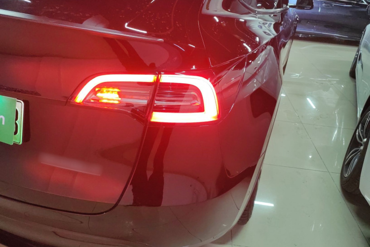 特斯拉 Model Y 2023款 高性能全轮驱动版车身外观6006