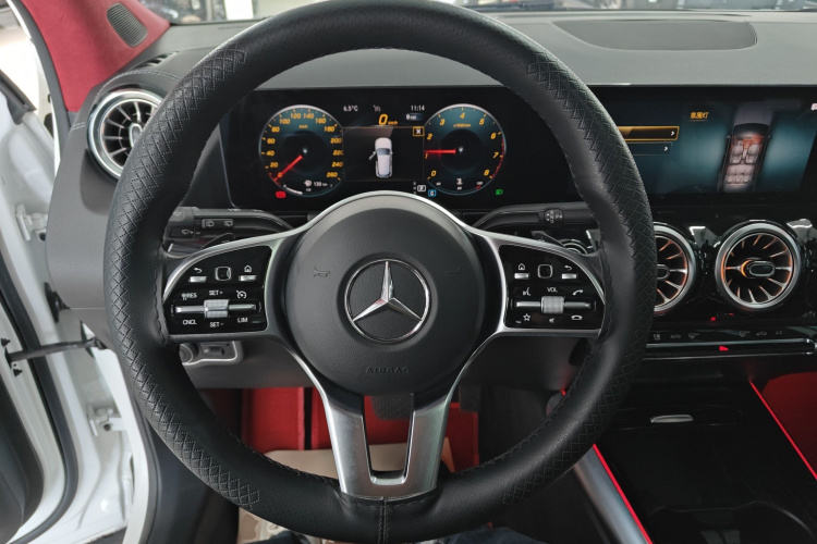 奔驰GLA 2020款 GLA 200中控内饰13