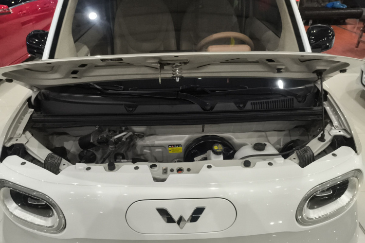 五菱汽车 宏光MINIEV 2024款 第三代 215km 进阶版机舱底盘24