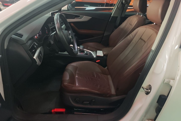 奥迪A4L 2018款 30周年年型 40 TFSI 时尚型局部细节19