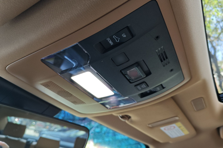 雷克萨斯ES 2023款 200 豪华版局部细节9006