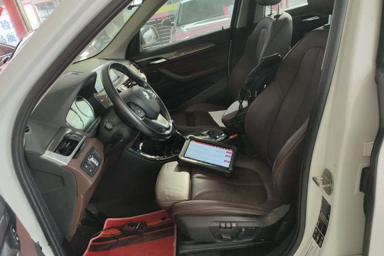 宝马X1 2019款 xDrive20Li 尊享型中控内饰19