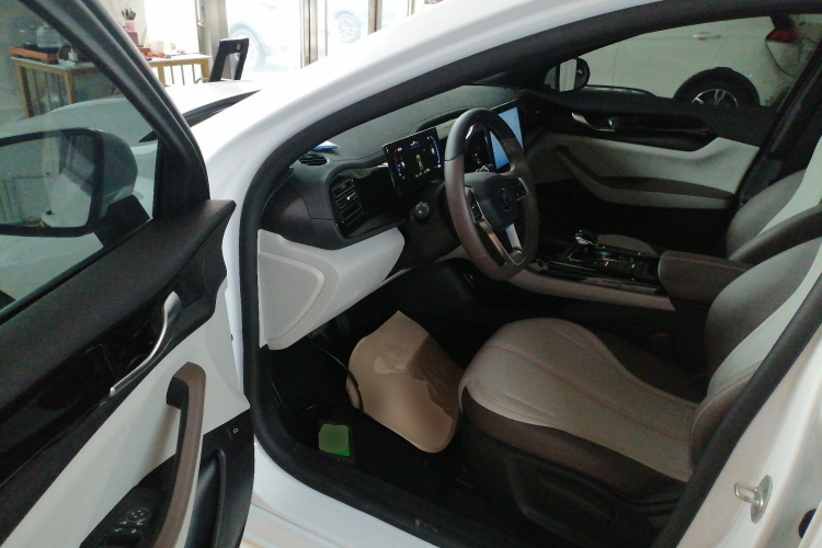 比亚迪 秦PLUS 2024款 荣耀版 DM-i 55KM领先型中控内饰7003