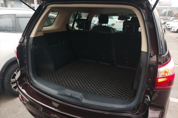 五十铃 mu-X牧游侠 2022款 2.0T 汽油自动四驱劲悦型 5座机舱底盘23