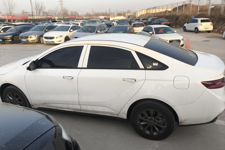 吉利几何A 2024款 500KM 出行版车身外观6003