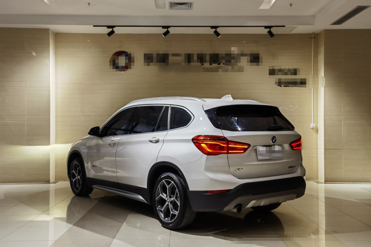 宝马X1 2018款 sDrive18Li 尊享型车身外观6006