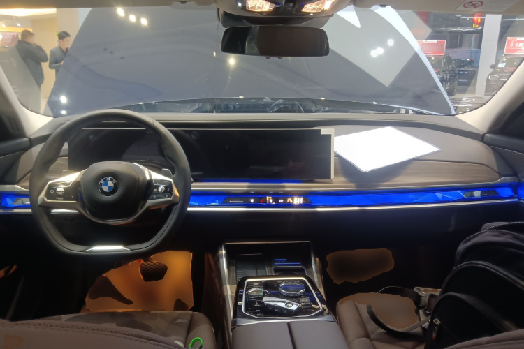 宝马7系 2023款 735Li 豪华套装中控内饰12