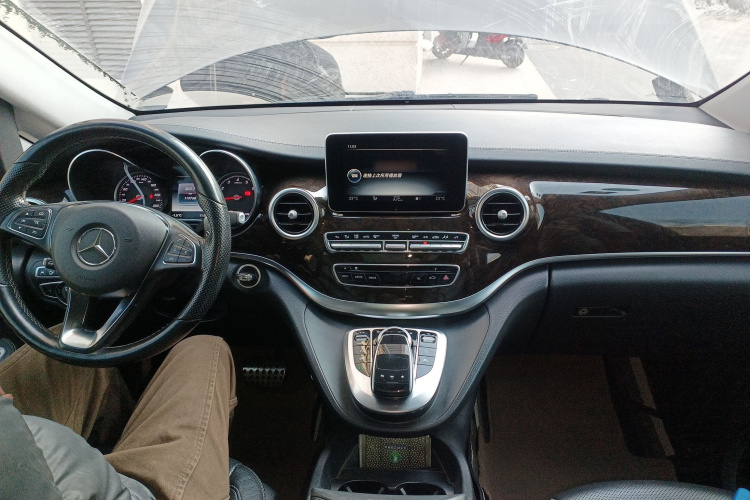 奔驰V级 2018款 V 260 尊贵版 国VI中控内饰12