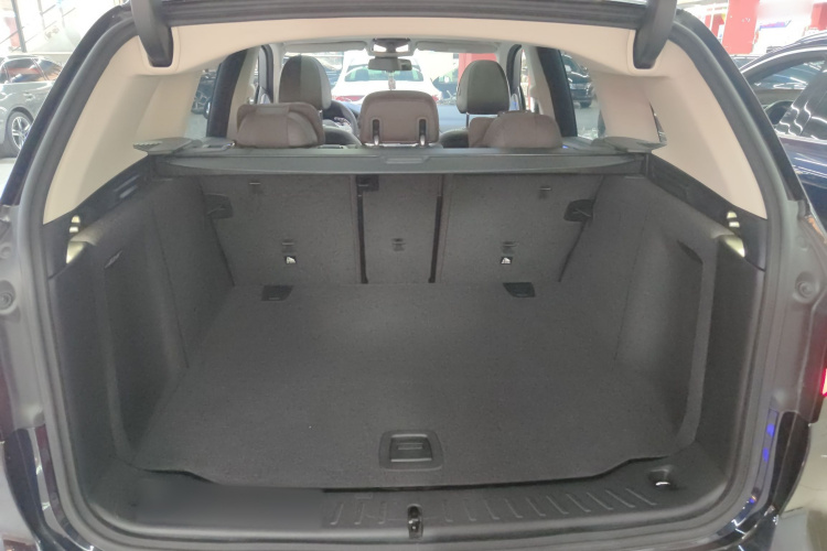 宝马X3 2023款 改款 xDrive30i 领先型 M曜夜套装机舱底盘23