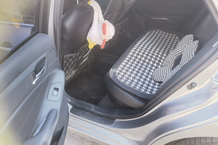 丰田 亚洲龙 2019款 双擎 2.5L 豪华版 国VI中控内饰21