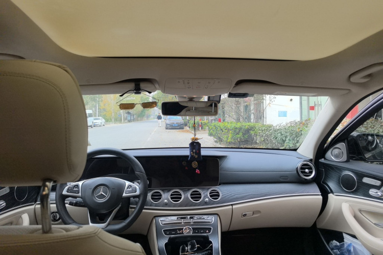 奔驰E级 2018款 E 300 L 豪华型中控内饰22