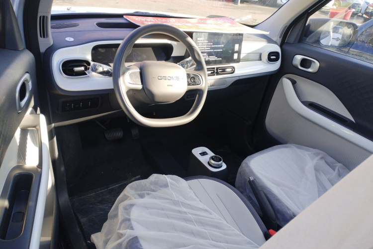 吉利银河 2025款 210km 熊猫卡丁中控内饰12