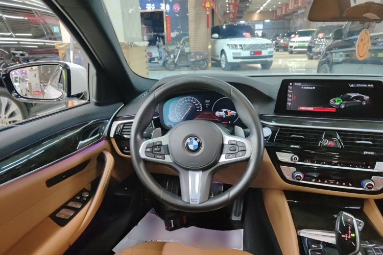 宝马5系 2019款 改款 530Li 领先型 M运动套装中控内饰13