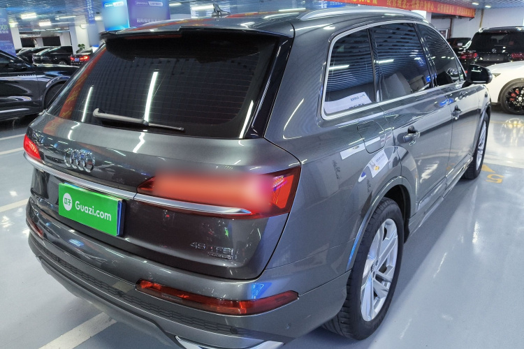 奥迪Q7 2022款 45 TFSI quattro S line运动型车身外观7