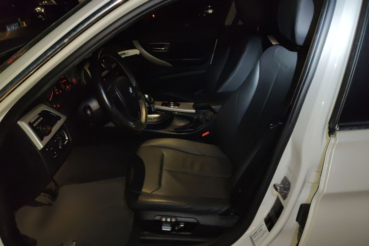 宝马3系 2016款 320Li 时尚型中控内饰19