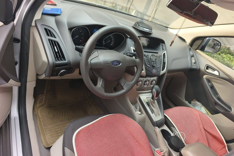 福特 福克斯 2012款 三厢 1.6L 自动舒适型中控内饰7002