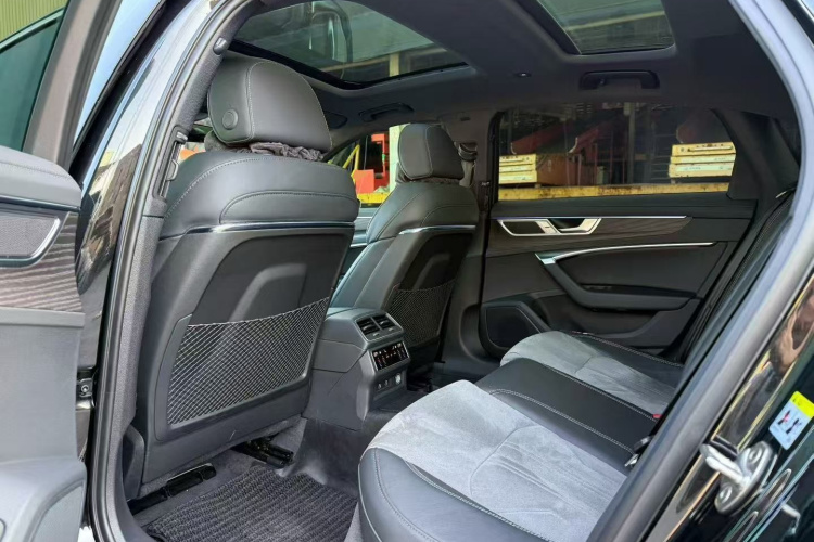 奥迪A6L 2024款 45 TFSI quattro 臻选动感型中控内饰7004