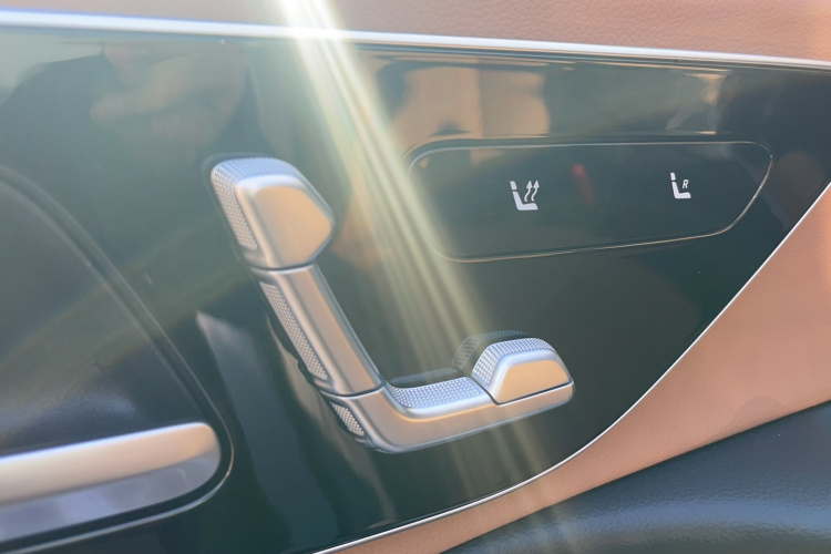 奔驰E级 2024款 改款 E 260 L中控内饰7002