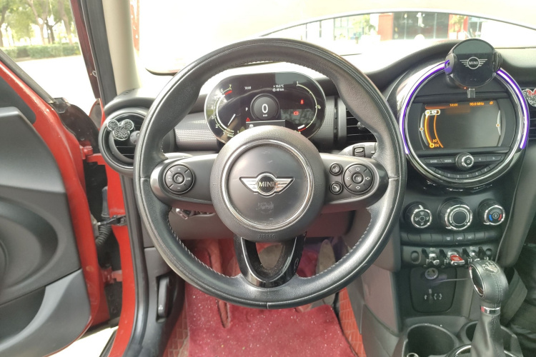 MINI 2016款 1.5T COOPER 五门版中控内饰13