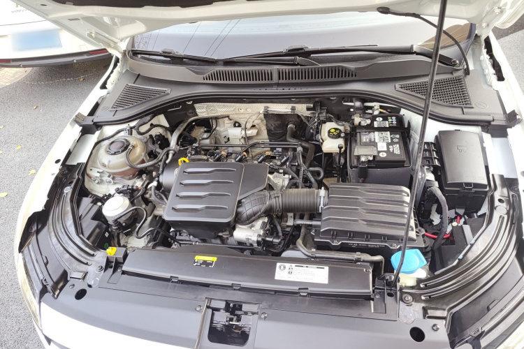 大众 朗逸 2023款 改款 1.5L 自动得逸版机舱底盘24