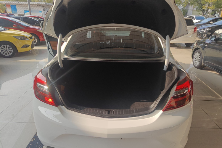 别克 君威 2015款 1.6T 精英技术型机舱底盘23