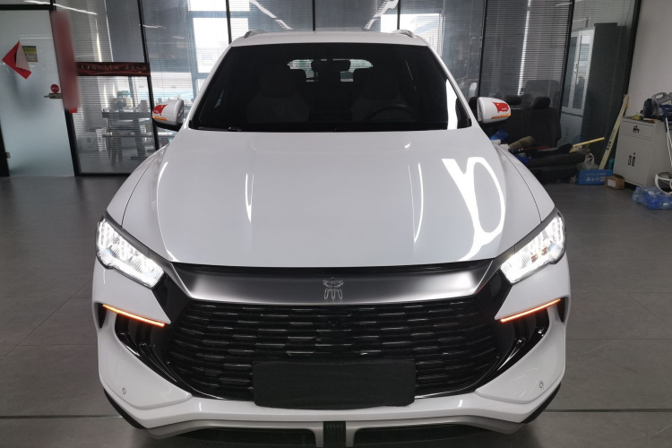 比亚迪 宋Pro新能源 2023款 冠军版 DM-i 71KM领航型车身外观2