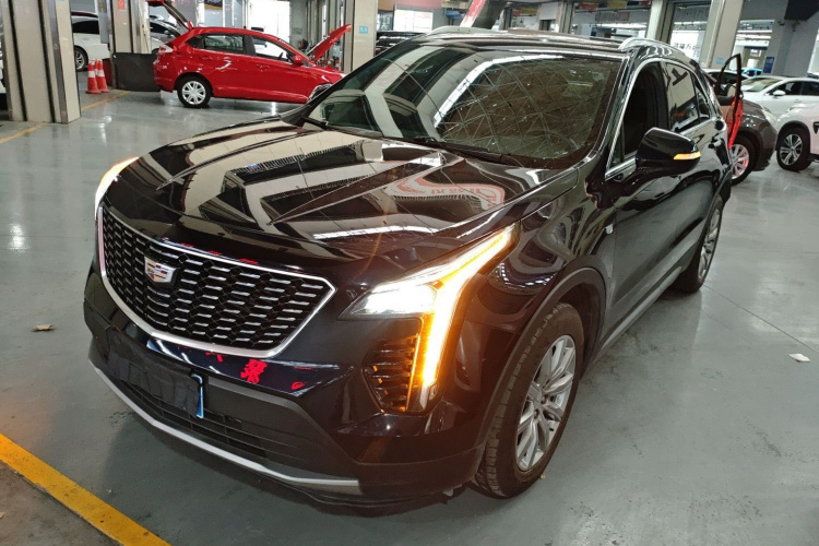 凯迪拉克XT4 2023款 28T 两驱豪华型车身外观1