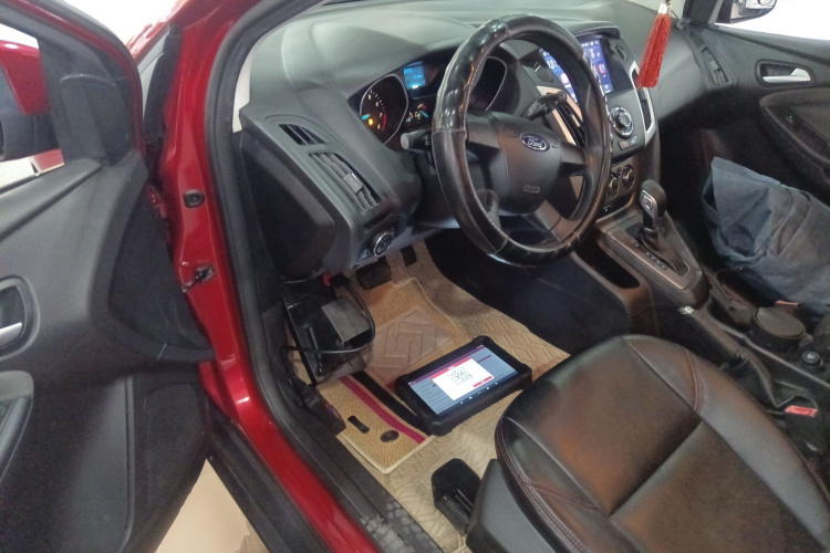 福特 福克斯 2012款 两厢 1.6L 自动舒适型中控内饰20