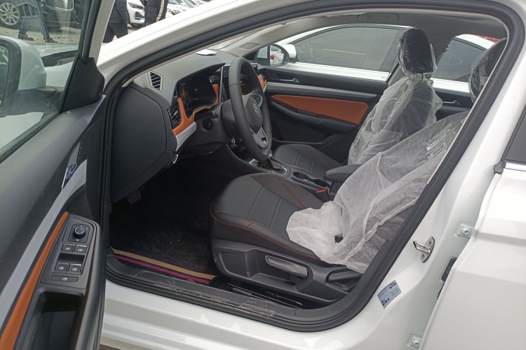 大众 宝来 2025款 改款 200TSI DSG悦行导航版中控内饰19