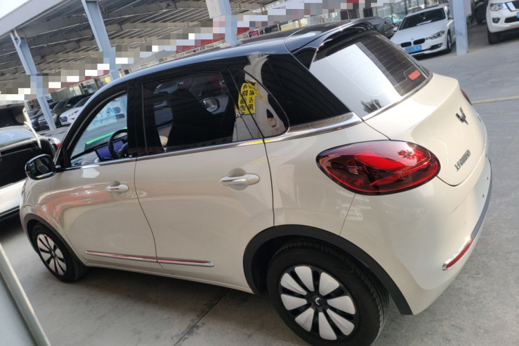 五菱汽车 五菱缤果 2023款 333km 灵犀互联+款车身外观4