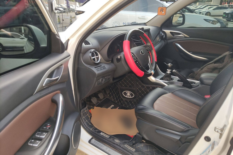 比亚迪 宋 2016款 盖世版 1.5TI 手动豪雅型中控内饰7003