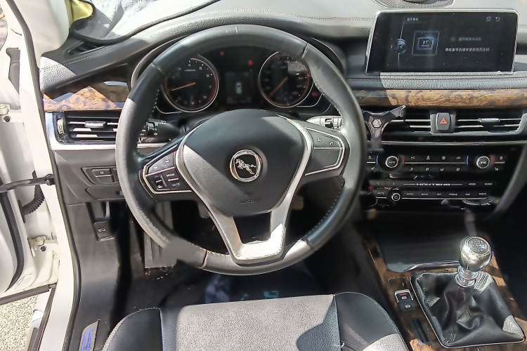 汉腾汽车 汉腾X7 2016款 1.5T 手动尊享型局部细节13