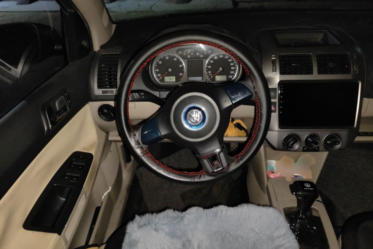 大众 Polo 2011款 劲取 1.4L 自动实尚版中控内饰13