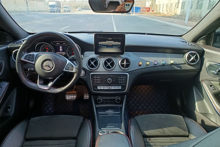 奔驰CLA 2018款 CLA 220 4MATIC中控内饰7004