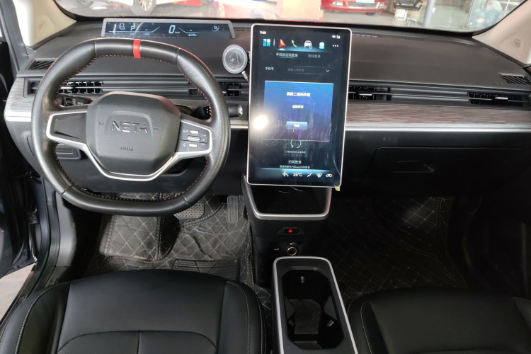 哪吒汽车 哪吒V 2022款 潮 300 Lite 磷酸铁锂中控内饰7002