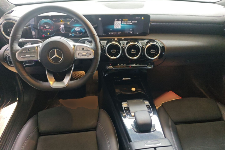 奔驰A级 2019款 A 200 L 运动轿车中控内饰12