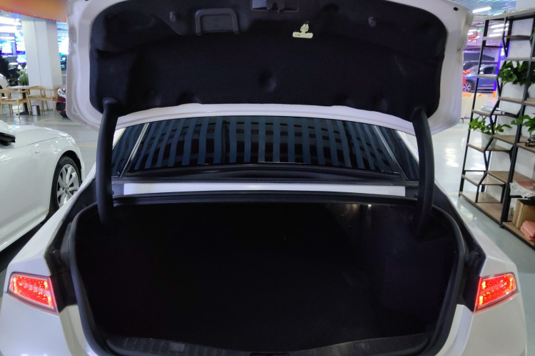 林肯MKZ 2019款 2.0T 尊雅版 国VI机舱底盘23