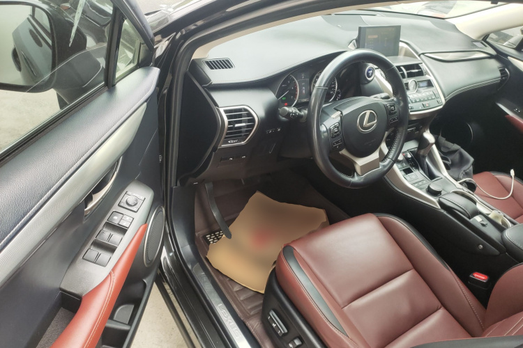 雷克萨斯NX 2015款 300h 前驱 锋尚版中控内饰20