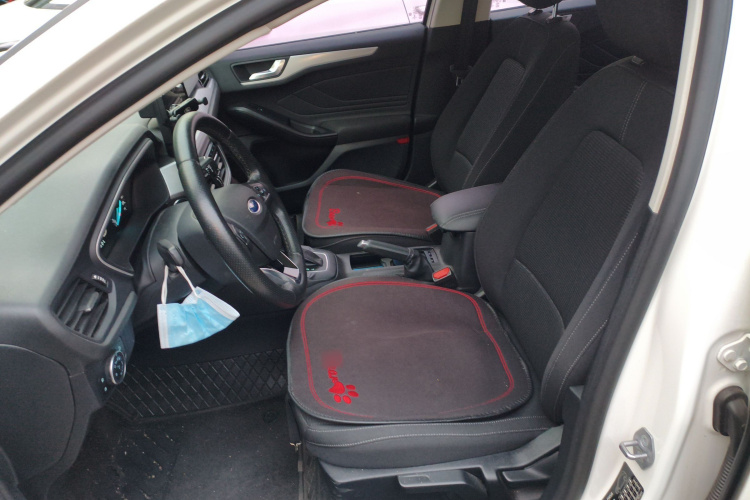 福特 福克斯 2020款 三厢 1.5L 自动锋跃型局部细节19